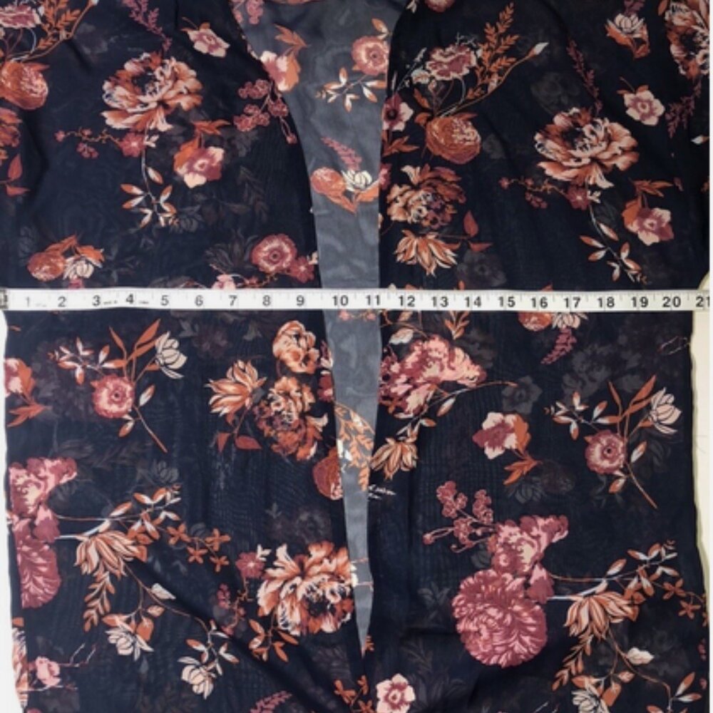 Embrace Effortless Style: Wallflower XL  Open-Front Kimono - Picture 13 of 16